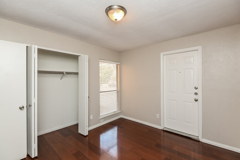 1,800/Mo, 7629 Red Willow Rd Fort Worth, TX 76133 Bedroom View 3