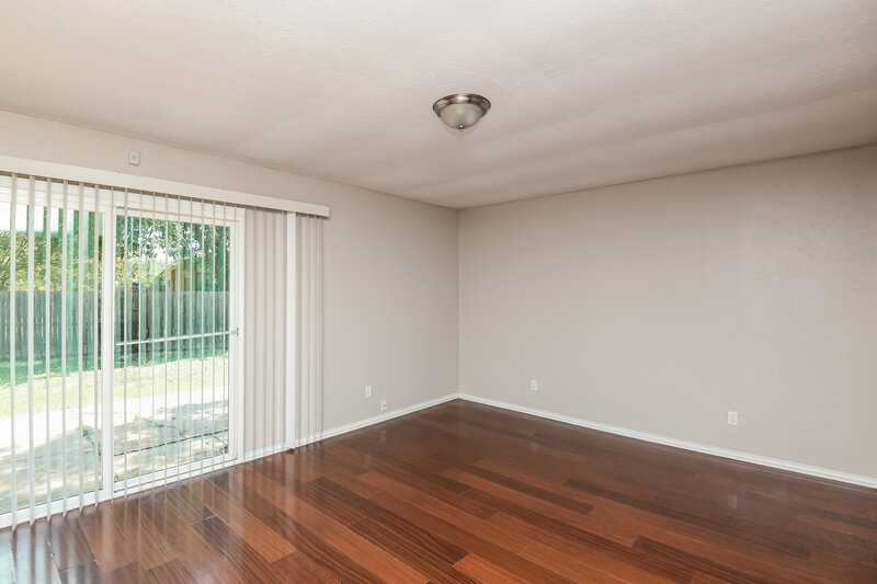 1,800/Mo, 7629 Red Willow Rd Fort Worth, TX 76133 Master Bedroom View