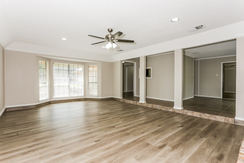 1,955/Mo, 4824 Applewood Rd Fort Worth, TX 76133 Living Room View