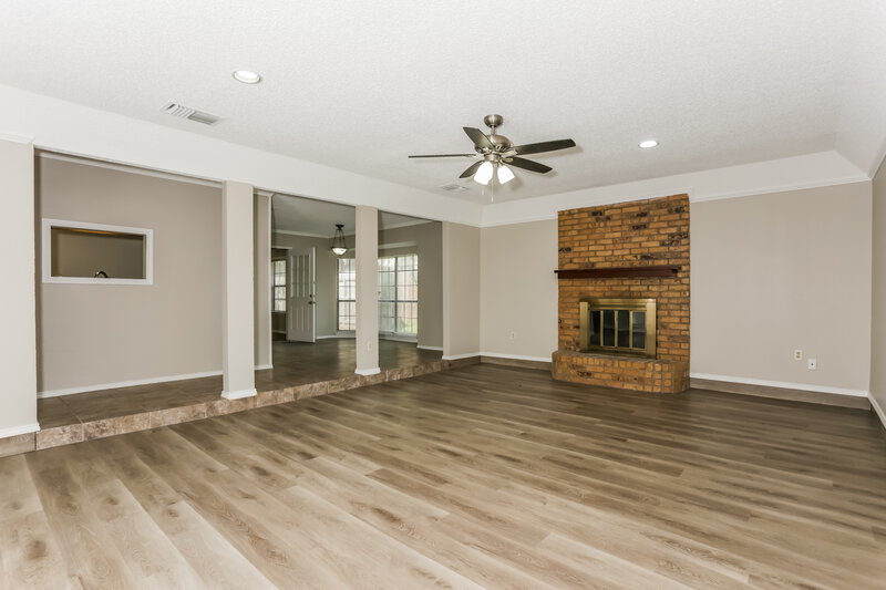 1,955/Mo, 4824 Applewood Rd Fort Worth, TX 76133 Living Room View 2