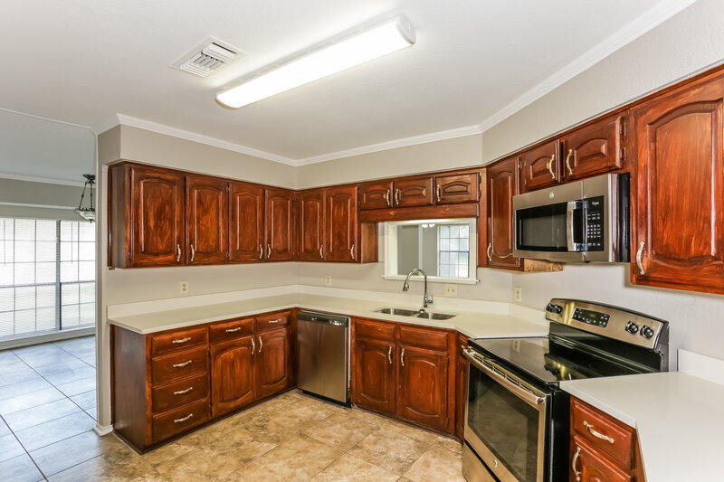 1,955/Mo, 4824 Applewood Rd Fort Worth, TX 76133 Kitchen View