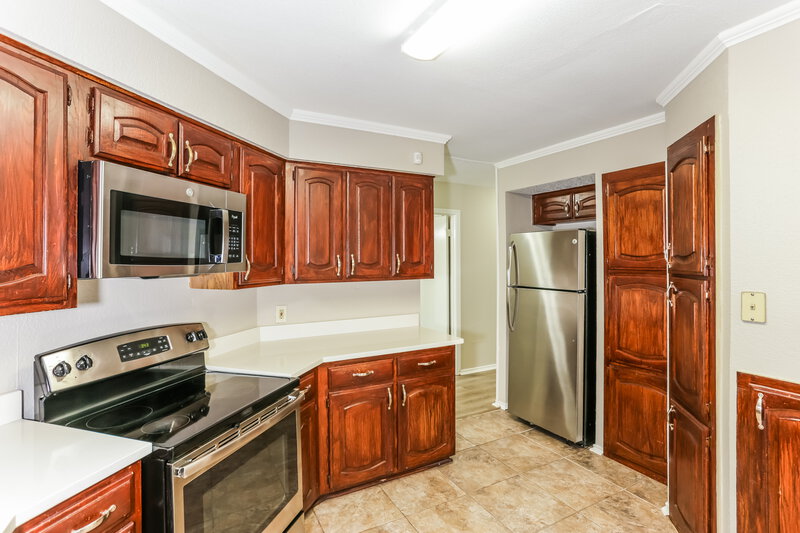 1,955/Mo, 4824 Applewood Rd Fort Worth, TX 76133 Kitchen View 3