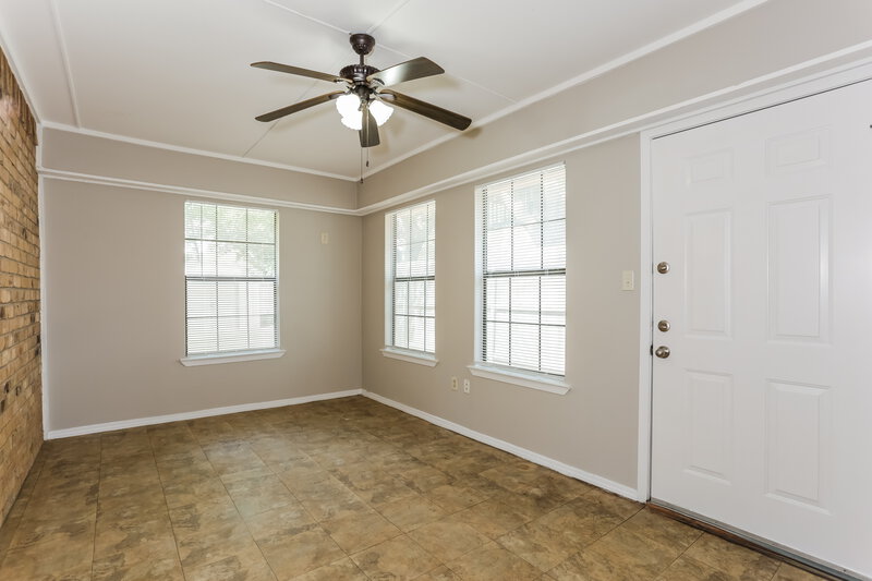 1,955/Mo, 4824 Applewood Rd Fort Worth, TX 76133 Family Room View