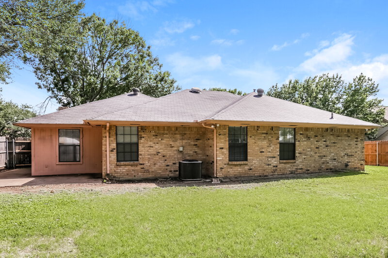 1,955/Mo, 4824 Applewood Rd Fort Worth, TX 76133 Rear View