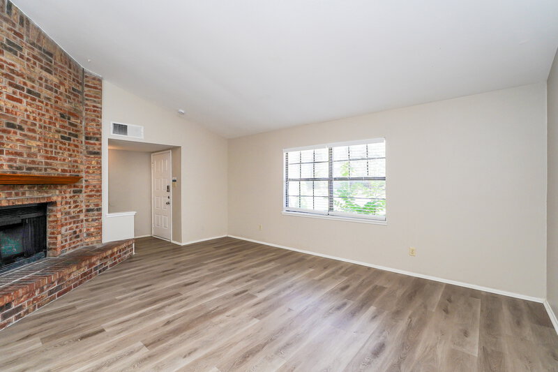 1,760/Mo, 3913 Horizon Pl Fort Worth, TX 76133 Living Room View 2