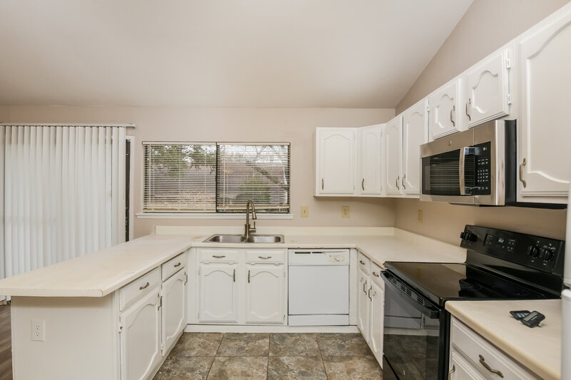 1,965/Mo, 3913 Horizon Pl Fort Worth, TX 76133 Kitchen View 2