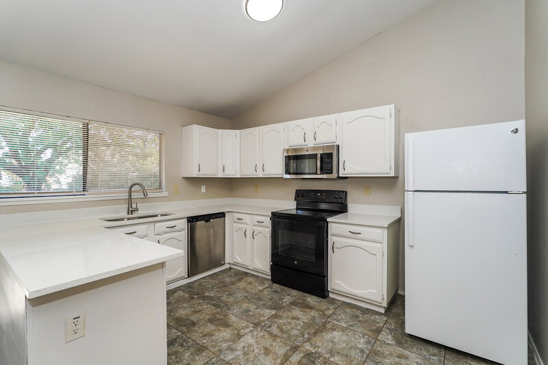 1,760/Mo, 3913 Horizon Pl Fort Worth, TX 76133 Kitchen View 2