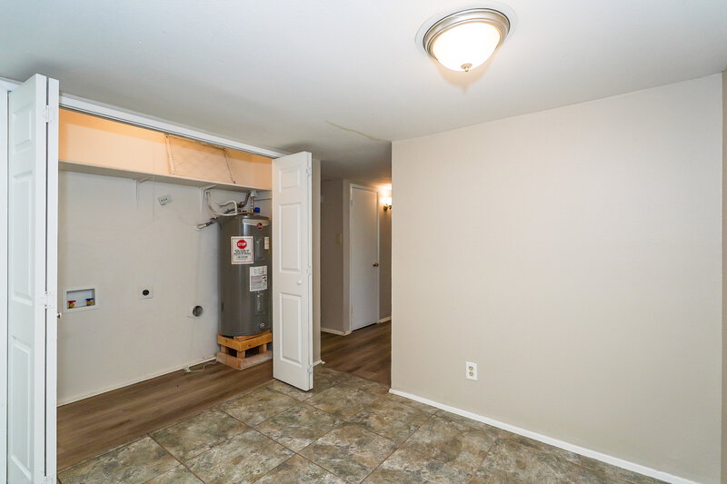 1,760/Mo, 3913 Horizon Pl Fort Worth, TX 76133 Laundry Room View