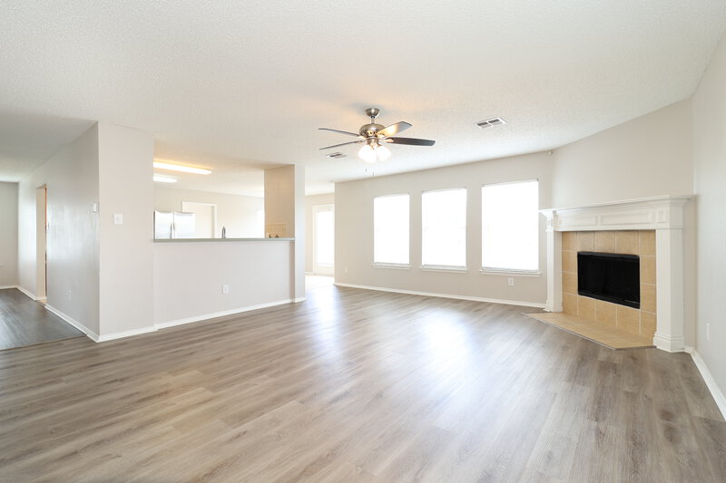 2,635/Mo, 4668 Cool Ridge Ct Fort Worth, TX 76133 Family Room View 2