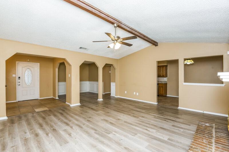 1,755/Mo, 2854 Southpark Ln Fort Worth, TX 76133 Living Room View 2