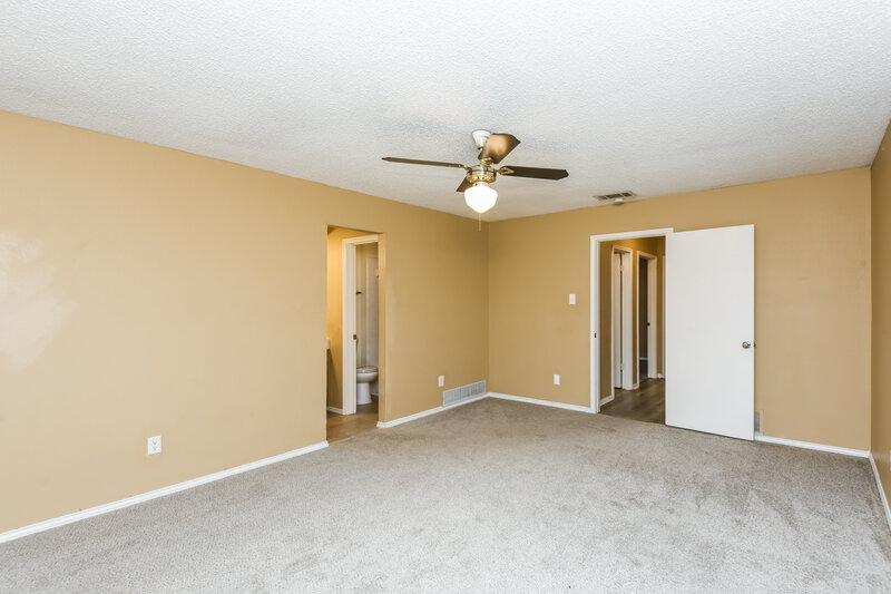 1,755/Mo, 2854 Southpark Ln Fort Worth, TX 76133 Main Bedroom View 2