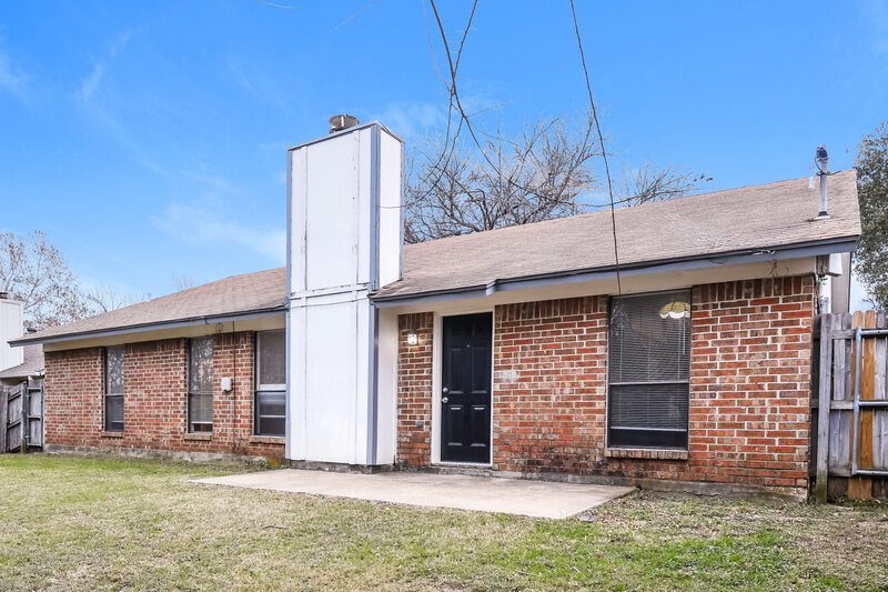 1,755/Mo, 2854 Southpark Ln Fort Worth, TX 76133 Rear View 2