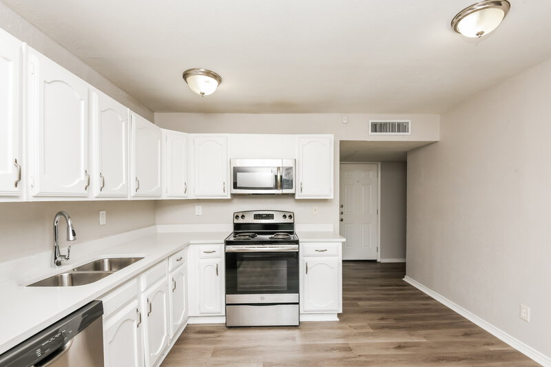 1,690/Mo, 7751 Yellowleaf Ct Fort Worth, TX 76133 Kitchen View 2