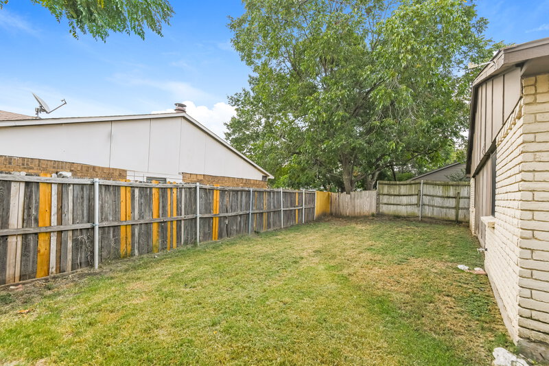 1,690/Mo, 7751 Yellowleaf Ct Fort Worth, TX 76133 Rear View