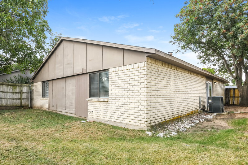 1,690/Mo, 7751 Yellowleaf Ct Fort Worth, TX 76133 Rear View 2