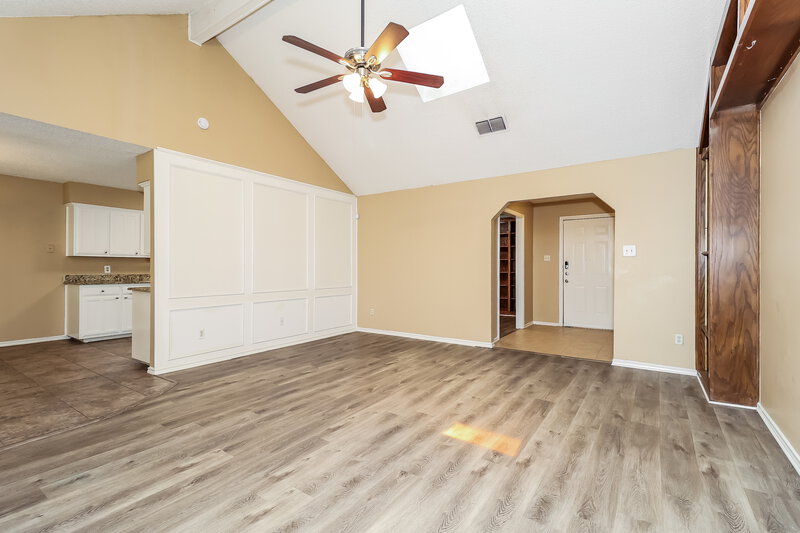 2,115/Mo, 4900 Barberry Dr Fort Worth, TX 76133 Living Room View 2