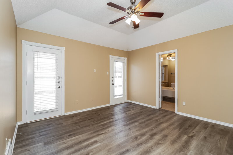 2,115/Mo, 4900 Barberry Dr Fort Worth, TX 76133 Main Bedroom View