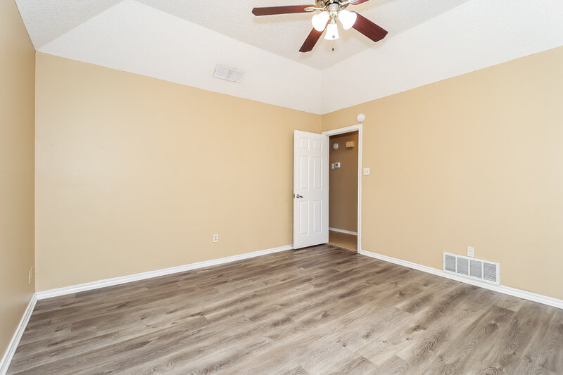 2,115/Mo, 4900 Barberry Dr Fort Worth, TX 76133 Main Bedroom View 2