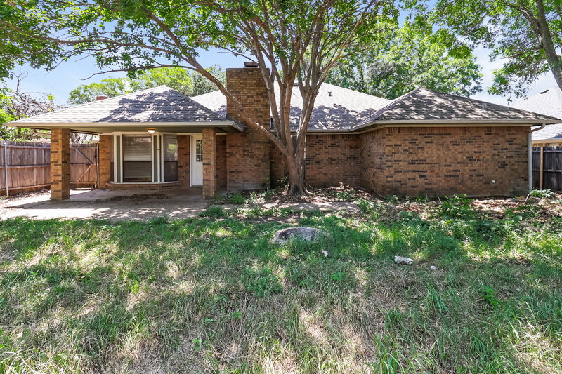 2,115/Mo, 4900 Barberry Dr Fort Worth, TX 76133 Rear View