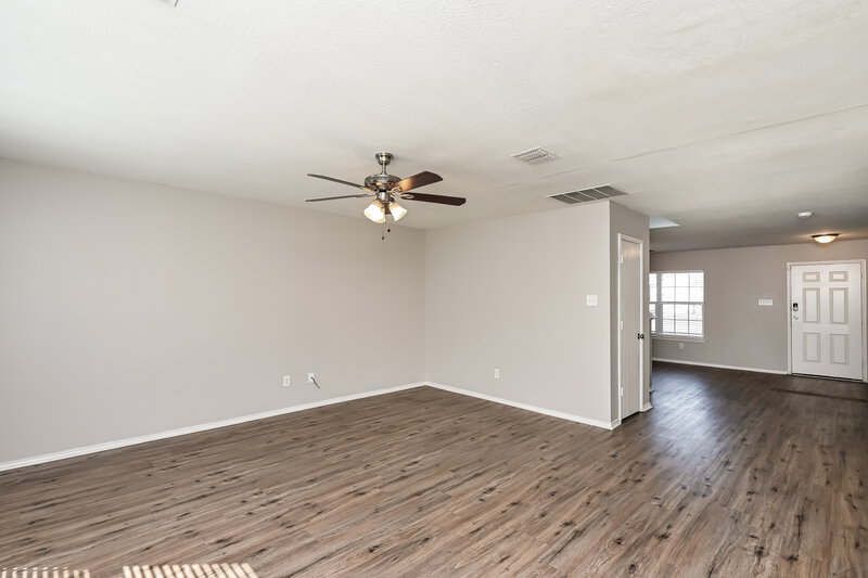2,200/Mo, 4649 Sea Ridge Dr Fort Worth, TX 76133 Living Room View