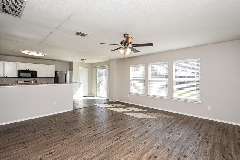 2,200/Mo, 4649 Sea Ridge Dr Fort Worth, TX 76133 Living Room View 2