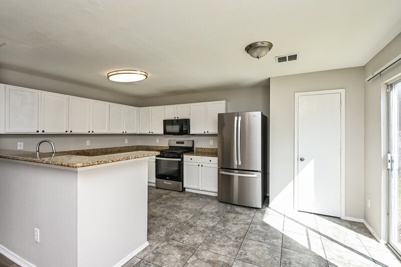 2,200/Mo, 4649 Sea Ridge Dr Fort Worth, TX 76133 Kitchen View