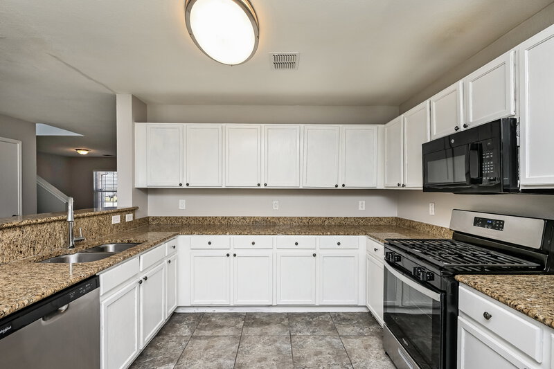 2,200/Mo, 4649 Sea Ridge Dr Fort Worth, TX 76133 Kitchen View 2
