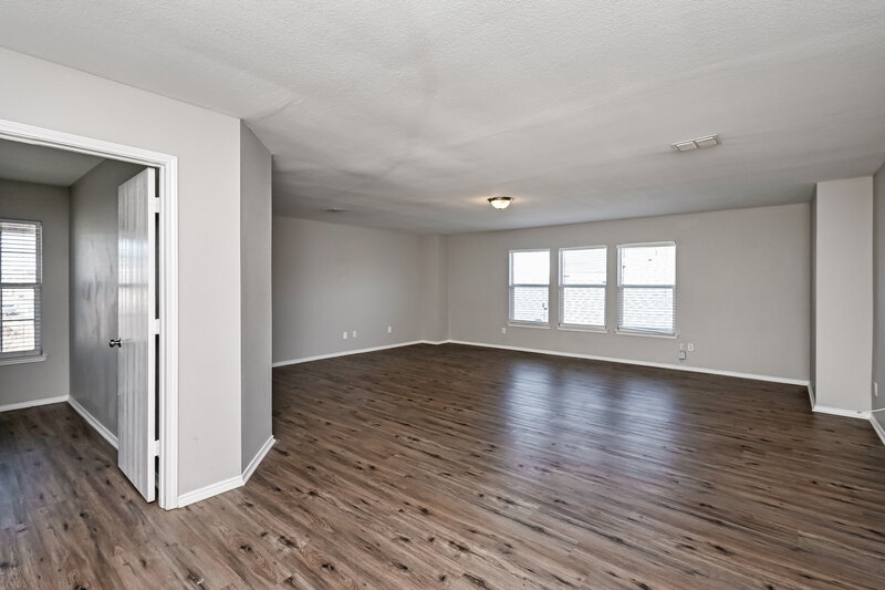 2,200/Mo, 4649 Sea Ridge Dr Fort Worth, TX 76133 Family Room View
