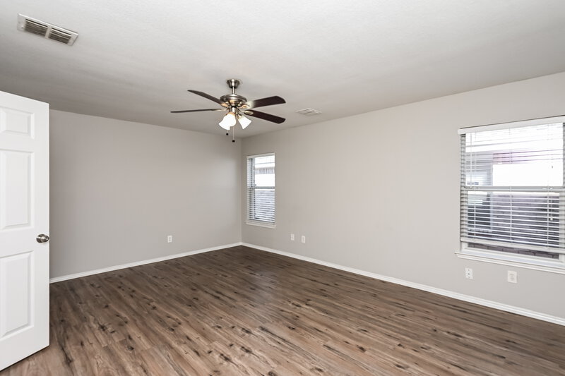 2,200/Mo, 4649 Sea Ridge Dr Fort Worth, TX 76133 Main Bedroom View