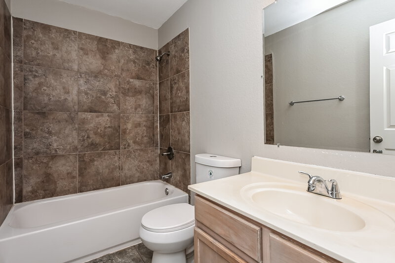 2,200/Mo, 4649 Sea Ridge Dr Fort Worth, TX 76133 Bathroom View