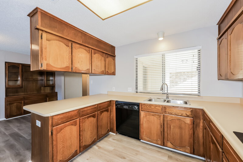 1,770/Mo, 3621 Willowbrook Dr Fort Worth, TX 76133 Kitchen View 3