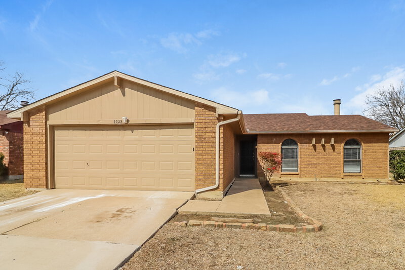 2,100/Mo, 4228 Yellowleaf Dr Fort Worth, TX 76133 External View