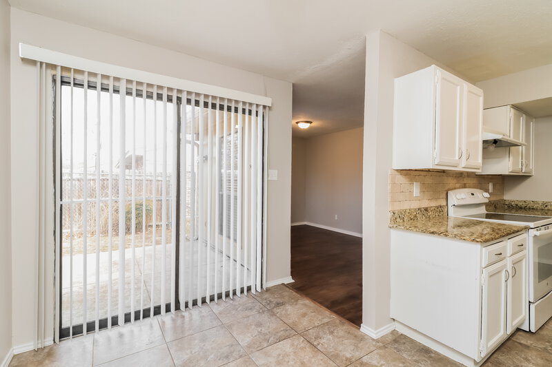 2,100/Mo, 4228 Yellowleaf Dr Fort Worth, TX 76133 Dining Room View