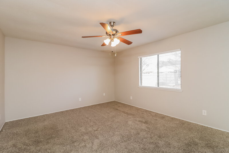 2,100/Mo, 4228 Yellowleaf Dr Fort Worth, TX 76133 Main Bedroom View