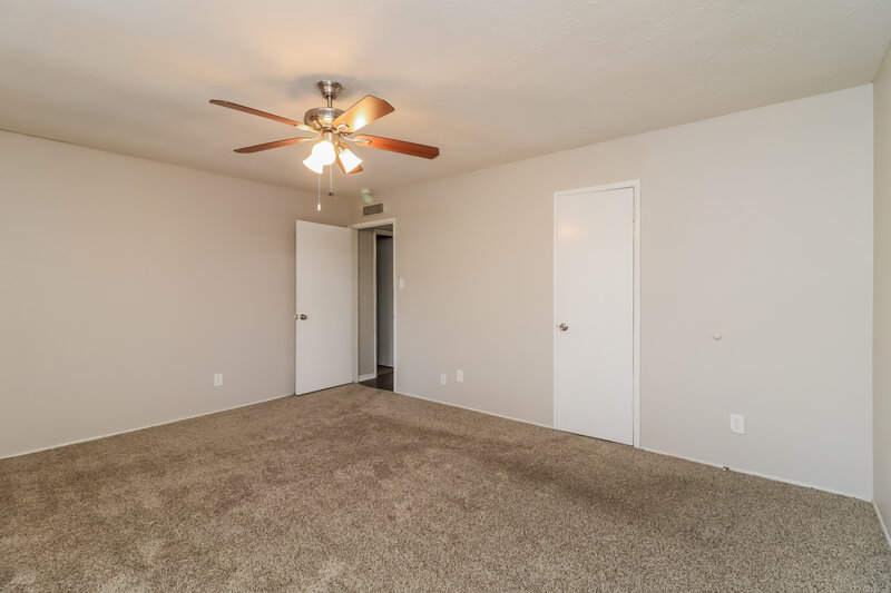 2,100/Mo, 4228 Yellowleaf Dr Fort Worth, TX 76133 Main Bedroom View 2