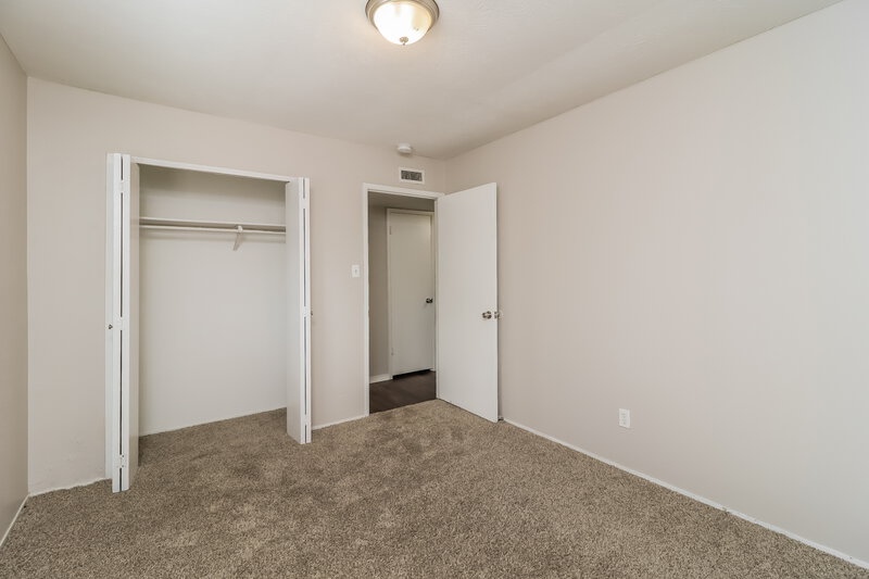 2,100/Mo, 4228 Yellowleaf Dr Fort Worth, TX 76133 Bedroom View