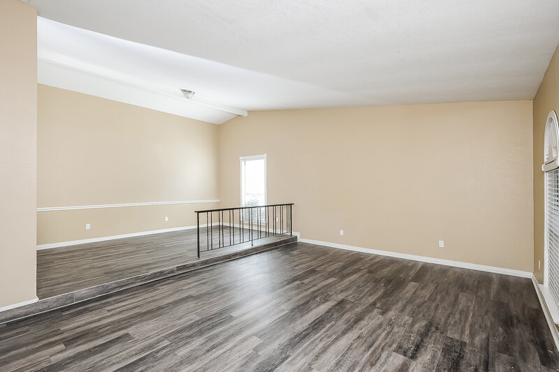 2,170/Mo, 7609 Xavier Dr Fort Worth, TX 76133 Living Room View 2