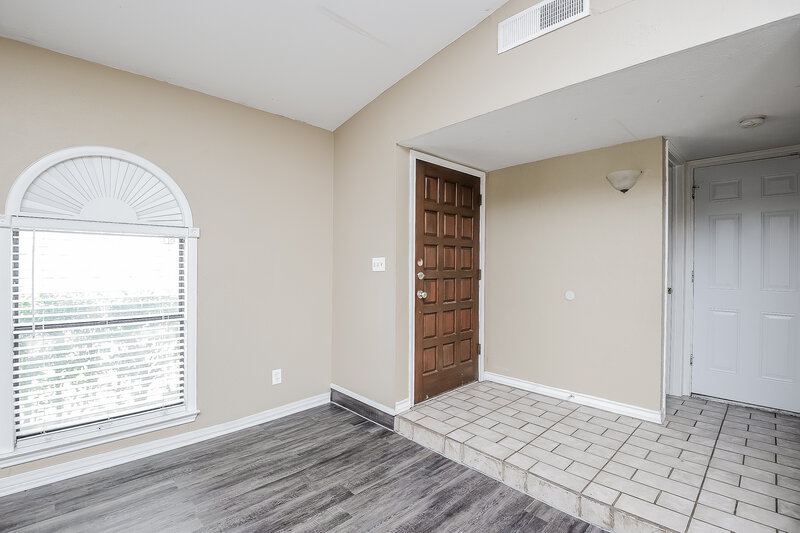 2,170/Mo, 7609 Xavier Dr Fort Worth, TX 76133 Living Room View 4