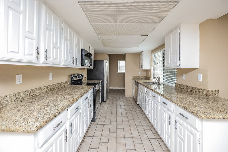 2,170/Mo, 7609 Xavier Dr Fort Worth, TX 76133 Kitchen View