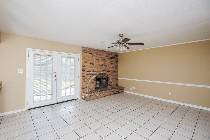 2,170/Mo, 7609 Xavier Dr Fort Worth, TX 76133 Family Room View