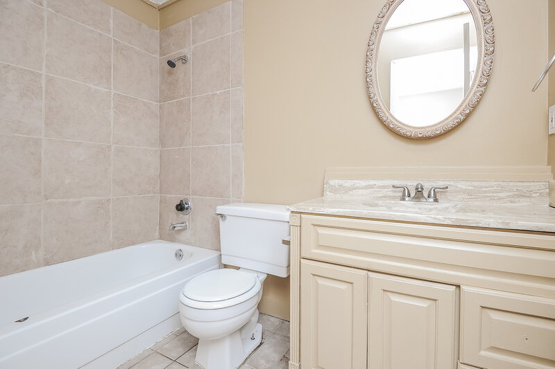 2,170/Mo, 7609 Xavier Dr Fort Worth, TX 76133 Bathroom View