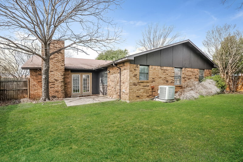 2,170/Mo, 7609 Xavier Dr Fort Worth, TX 76133 Rear View