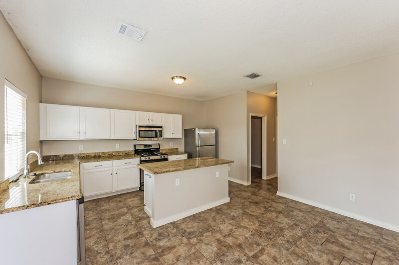 3,340/Mo, 4909 Palm Ridge Dr Fort Worth, TX 76133 Kitchen View 2