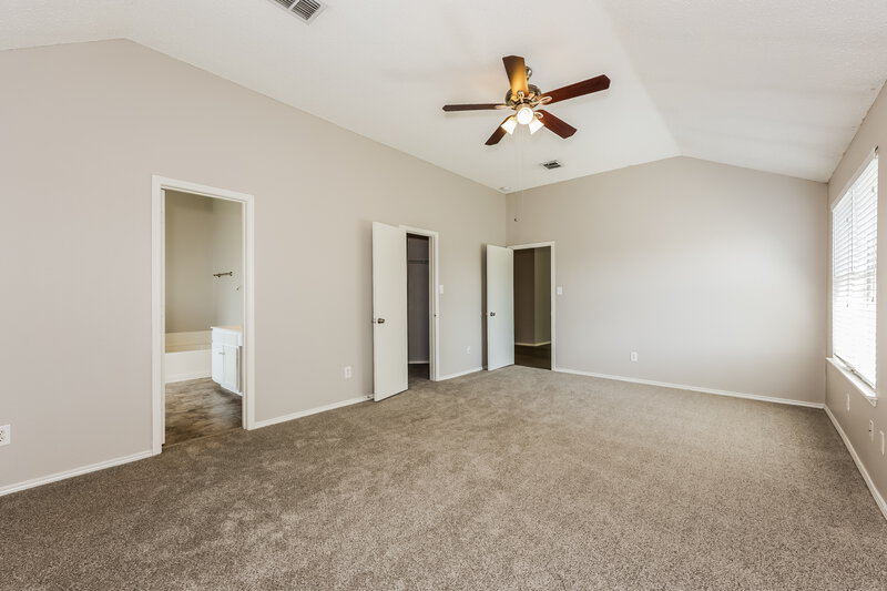 3,340/Mo, 4909 Palm Ridge Dr Fort Worth, TX 76133 Main Bedroom View 2