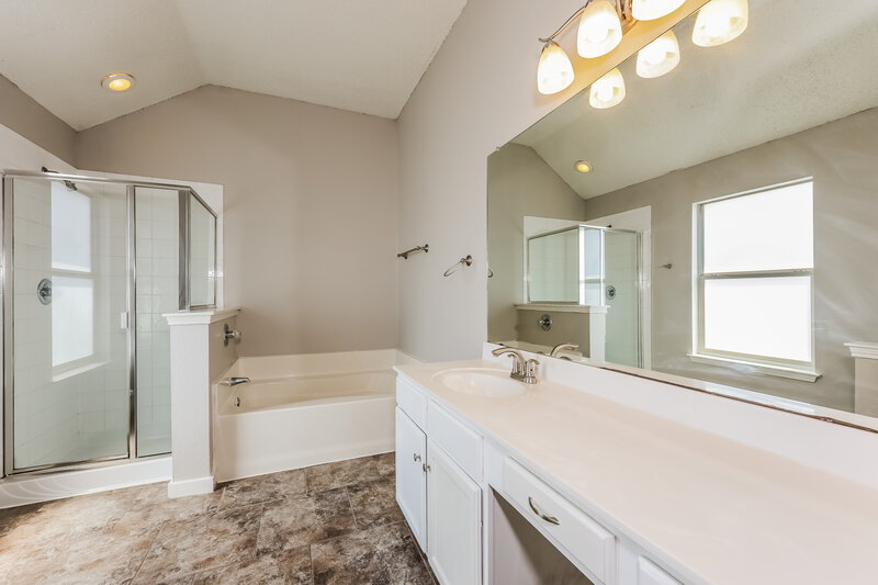 3,340/Mo, 4909 Palm Ridge Dr Fort Worth, TX 76133 Main Bathroom View