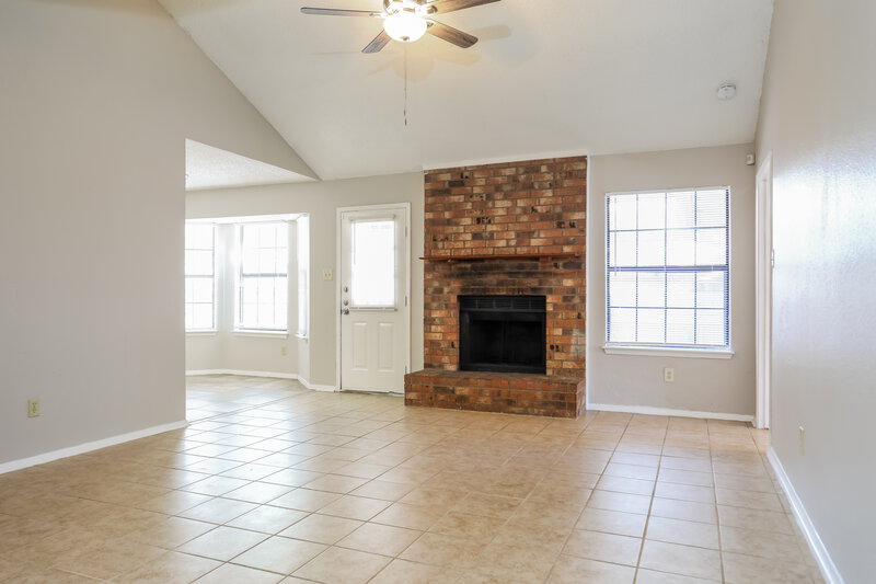 1,690/Mo, 1401 Lincolnshire Way Fort Worth, TX 76134 Living Room View