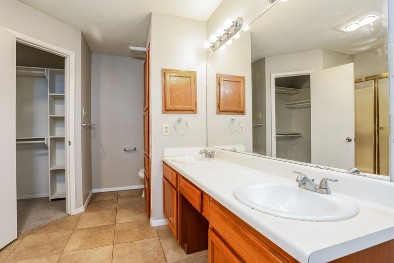 1,690/Mo, 1401 Lincolnshire Way Fort Worth, TX 76134 Main Bathroom View