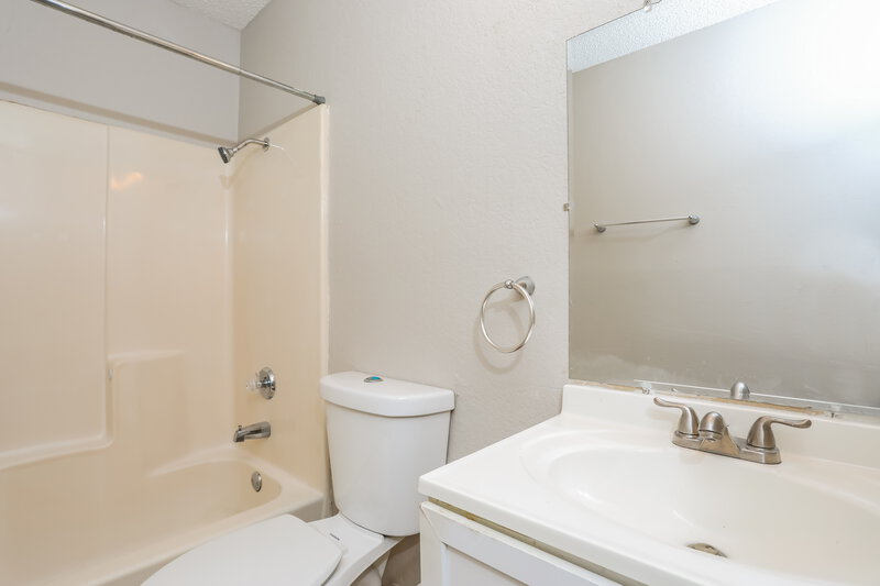 1,690/Mo, 1401 Lincolnshire Way Fort Worth, TX 76134 Bathroom View