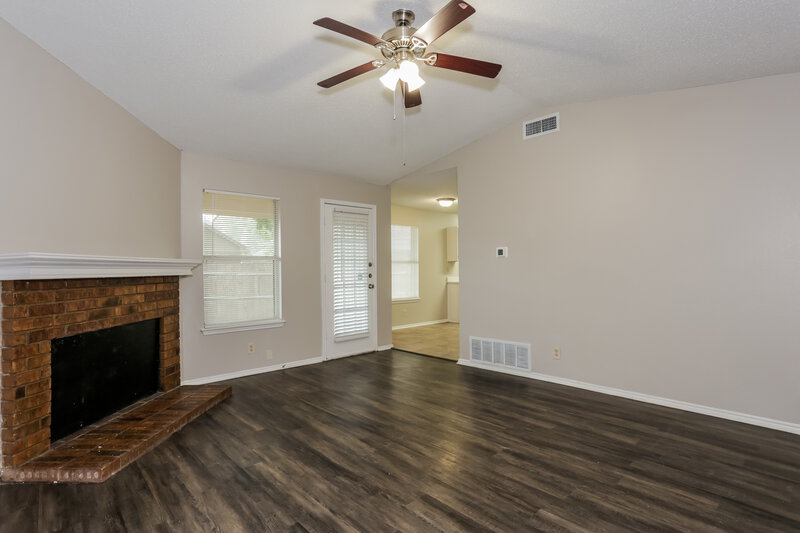 1,785/Mo, 8120 Camelot Rd Fort Worth, TX 76134 Living Room View 3
