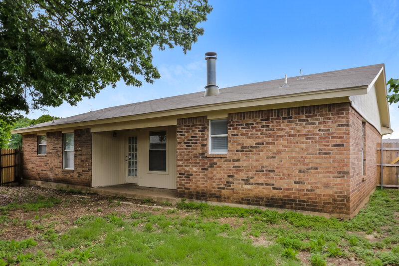 1,730/Mo, 8120 Camelot Rd Fort Worth, TX 76134 Rear View